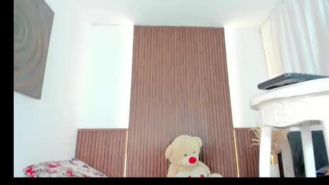 Snapshot of bunnyhots chatting on 09-15-25, 06:35 Angela Santini online show from 09-15-25, 06:35