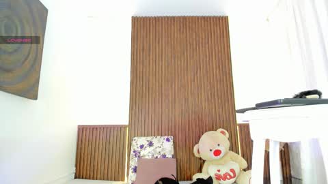 Snapshot of bunnyhots chatting on 09-21-25, 06:15 Angela Santini online show from 09-21-25, 06:15