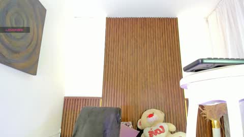 Snapshot of bunnyhots chatting on 09-26-25, 05:22 Angela Santini online show from 09-26-25, 05:22