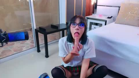 Snapshot of bunnysexyy chatting on 12-17-25, 08:15 Bunny online show from 12-17-25, 08:15