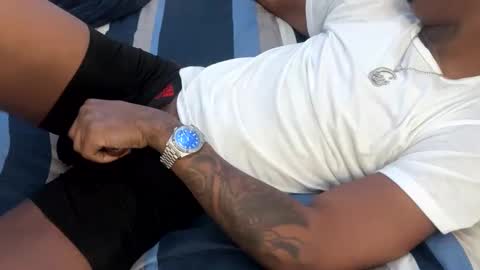 Snapshot of burgerboy06 chatting on 02-19-25, 01:17 burgerboy06 online show from 02-19-25, 01:17