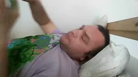 Snapshot of bury703709 chatting on 01-14-25, 10:27 Creazy dad online show from 01-14-25, 10:27