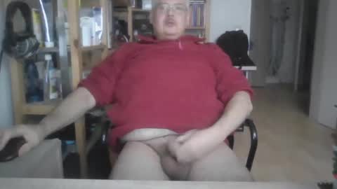 Snapshot of busibaer666 chatting on 12-17-24, 12:00 busi online show from 12-17-24, 12:00