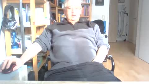 Snapshot of busibaer666 chatting on 02-23-25, 10:17 busi online show from 02-23-25, 10:17