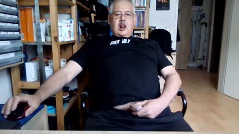 busi online show from 06-08-26, 01:00