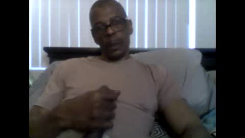 Busturgutzgd1 online show from 02-22-25, 03:36