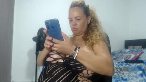 Snapshot of bustyamanda_ chatting on 02-21-25, 07:23 Amanda online show from 02-21-25, 07:23