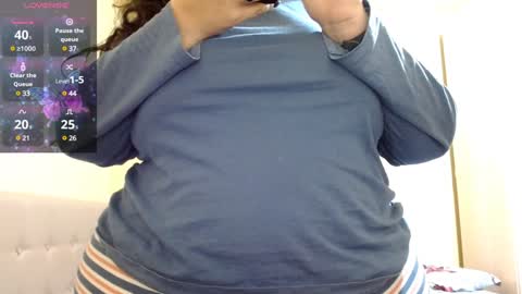 Snapshot of bustyemma chatting on 01-30-25, 02:47 Emma online show from 01-30-25, 02:47