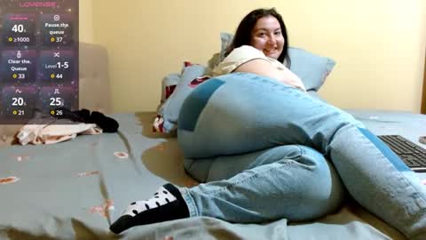 Snapshot of bustyemma chatting on 03-03-25, 12:05 Emma online show from 03-03-25, 12:05