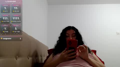Snapshot of bustyemma chatting on 09-25-25, 05:38 Emma online show from 09-25-25, 05:38
