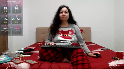 Snapshot of bustyemma chatting on 10-11-25, 07:40 Emma online show from 10-11-25, 07:40