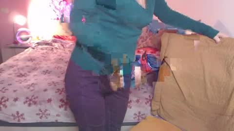 Snapshot of bustygf chatting on 02-06-26, 10:35 anna online show from 02-06-26, 10:35