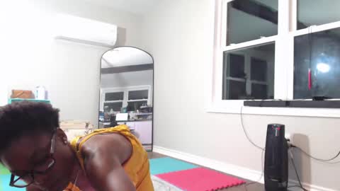 Snapshot of butt3rcup chatting on 09-27-25, 10:31 Goddess online show from 09-27-25, 10:31