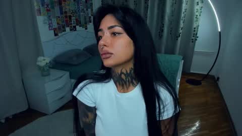 Snapshot of butter_f1y chatting on 10-25-25, 06:32 Sabrina online show from 10-25-25, 06:32