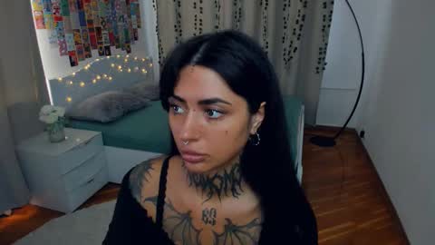Snapshot of butter_f1y chatting on 10-26-25, 06:30 Sabrina online show from 10-26-25, 06:30