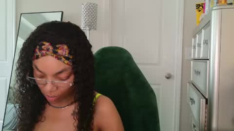 butterfly booty online show from 04-21-26, 03:07