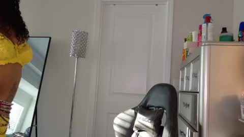 butterfly booty online show from 04-26-26, 12:03