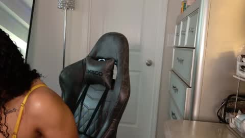 butterfly booty online show from 04-27-26, 06:17