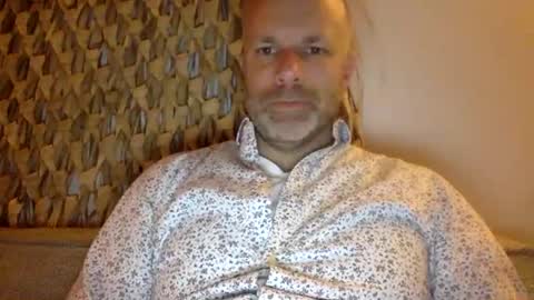 Snapshot of buurman1982isback chatting on 10-16-25, 09:38 buurman1982isback online show from 10-16-25, 09:38