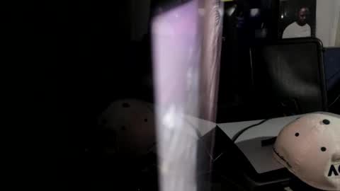 buzzzzzzz01 online show from 11-06-25, 07:42