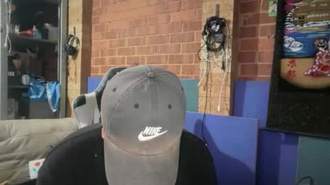 buzzzzzzz01 online show from 12-14-25, 08:41