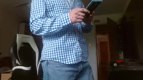 Snapshot of bwall1425 chatting on 05-06-26, 06:57 bwall1425 online show from 05-06-26, 06:57