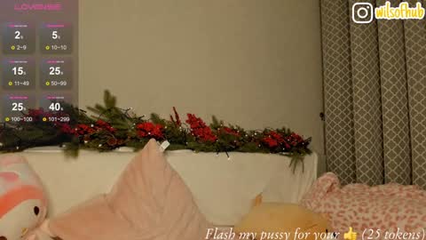 Snapshot of bzzzme chatting on 12-26-24, 04:14 My name is Sofia I will be glad if you spend your time with me 3 online show from 12-26-24, 04:14