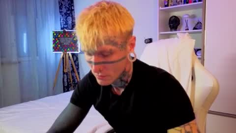 Snapshot of c10h15on chatting on 01-17-26, 02:33 c10h15on online show from 01-17-26, 02:33