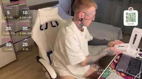 Snapshot of c10h15on chatting on 02-13-26, 04:41 c10h15on online show from 02-13-26, 04:41