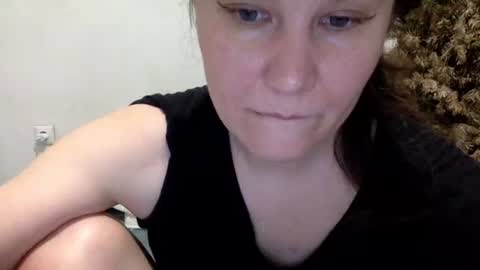 Snapshot of caffeinated_lamb chatting on 05-16-26, 05:56 Lamb online show from 05-16-26, 05:56