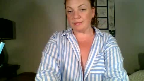 Snapshot of caitieluvs chatting on 06-08-26, 02:12 caitieluvs online show from 06-08-26, 02:12