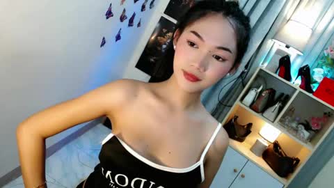 Snapshot of caitlin_x chatting on 05-18-26, 11:21 caitlin online show from 05-18-26, 11:21