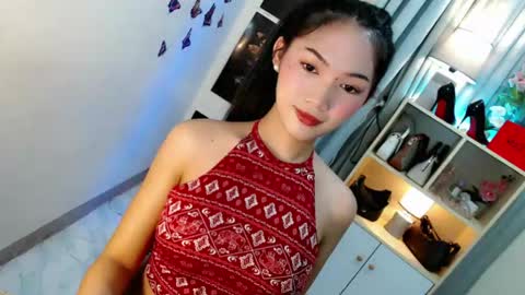 Snapshot of caitlin_x chatting on 05-19-26, 11:33 caitlin online show from 05-19-26, 11:33