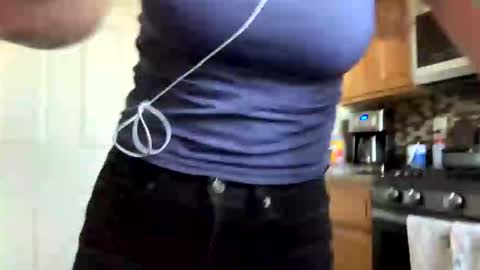 Snapshot of calishop1 chatting on 03-27-26, 01:33 calishop1 online show from 03-27-26, 01:33