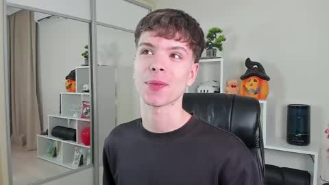 Hey I am Calvin  online show from 03-04-25, 07:11