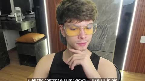 Snapshot of calvin_loves_you chatting on 05-23-26, 04:33 Hey I am Calvin online show from 05-23-26, 04:33