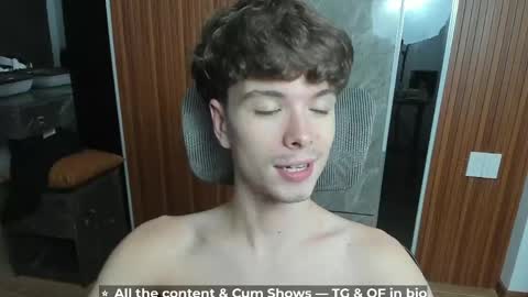 Snapshot of calvin_loves_you chatting on 05-27-26, 04:37 Hey I am Calvin online show from 05-27-26, 04:37