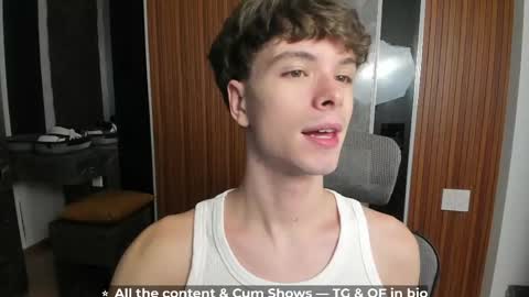 Snapshot of calvin_loves_you chatting on 06-06-26, 05:06 Hey I am Calvin online show from 06-06-26, 05:06