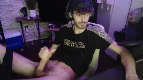 Snapshot of calvin_tanner chatting on 11-14-25, 10:29 calvin_tanner online show from 11-14-25, 10:29