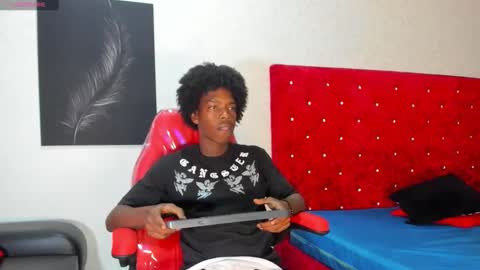 Snapshot of cam_brown chatting on 10-17-25, 04:37           online show from 10-17-25, 04:37