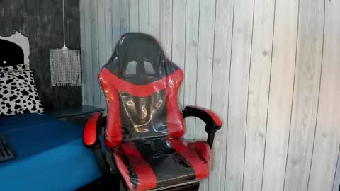 Snapshot of cam_brown chatting on 10-24-25, 04:42           online show from 10-24-25, 04:42