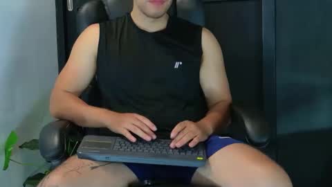 Snapshot of camara110 chatting on 09-10-25, 03:06 camara110 online show from 09-10-25, 03:06