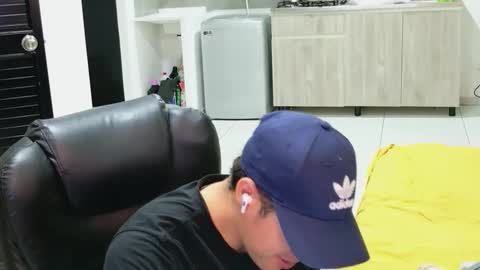 Snapshot of camara110 chatting on 05-12-26, 01:47 camara110 online show from 05-12-26, 01:47