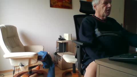 Snapshot of camcologne chatting on 12-10-24, 12:05 camcologne online show from 12-10-24, 12:05