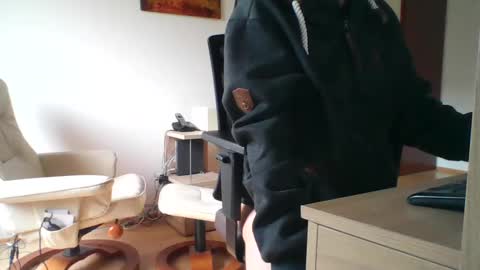 Snapshot of camcologne chatting on 01-07-25, 01:46 camcologne online show from 01-07-25, 01:46