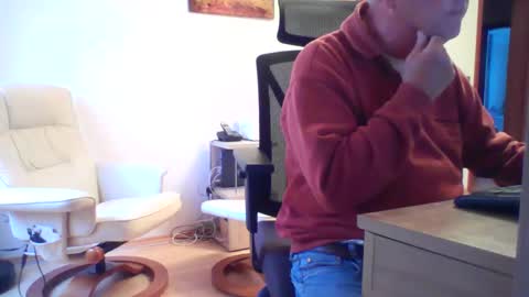 Snapshot of camcologne chatting on 11-18-25, 02:43 camcologne online show from 11-18-25, 02:43