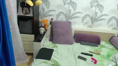 CamDiva1 online show from 09-12-25, 01:38