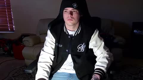 Snapshot of camerondt chatting on 02-21-25, 08:27 camerondt online show from 02-21-25, 08:27