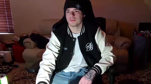 Snapshot of camerondt chatting on 02-25-25, 05:36 camerondt online show from 02-25-25, 05:36