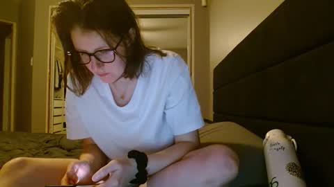 Snapshot of camforfunmoment chatting on 02-17-26, 01:35 camforfunmoment online show from 02-17-26, 01:35